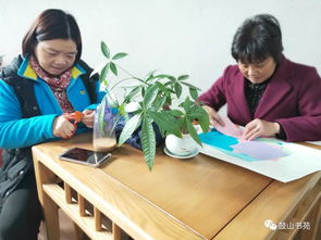 石井鼓山书院与市体育中心党支部共办 学习剪纸艺术 传承中华文化 活动